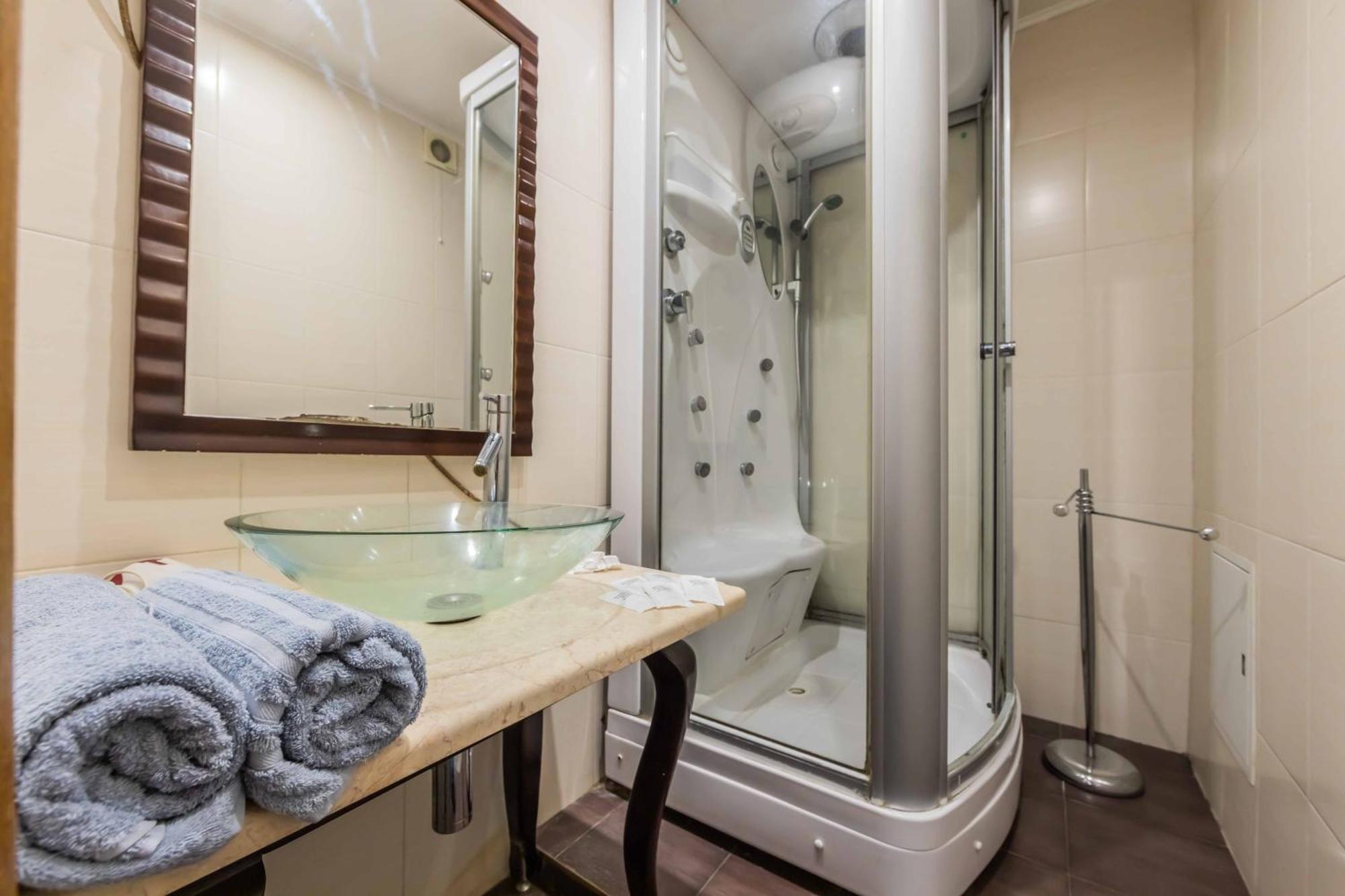 2-кімнатні в центрі, м. палац спорту Apartment Kiew